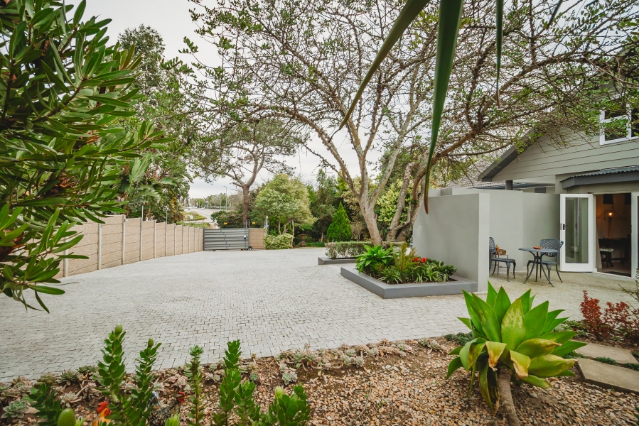 6 Bedroom Property for Sale in Heatherlands Western Cape